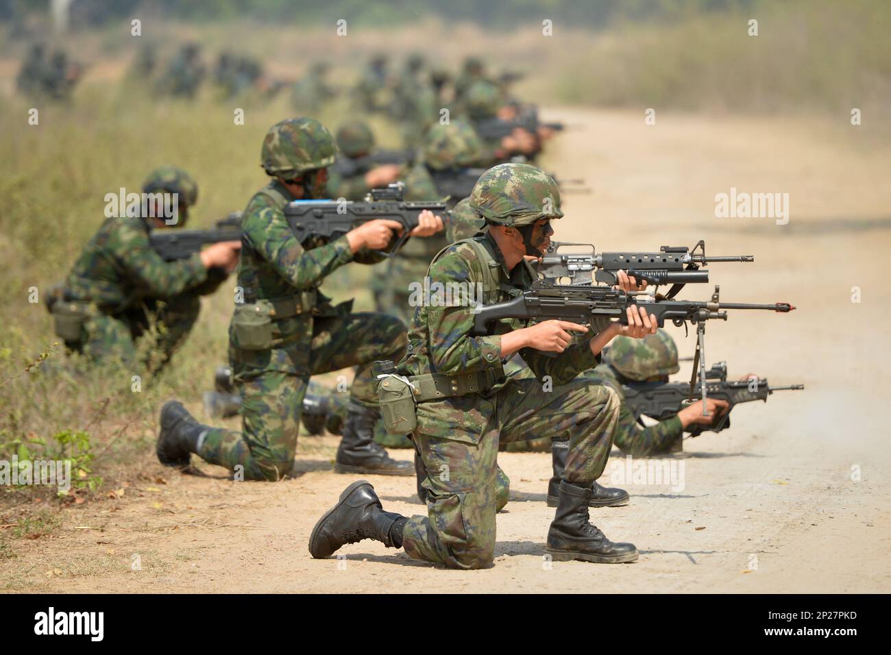 Chonburi, Thaïlande. 3rd mars 2023. Le personnel militaire participe à un exercice amphibie lors de l'exercice multinational Cobra Gold 2023 dans la province de Chonburi, en Thaïlande, au 3 mars 2023. L'exercice Cobra Gold 2023, avec les exercices de base, y compris l'exercice de poste de commandement, l'aide humanitaire civique et l'exercice d'entraînement sur le terrain, durera jusqu'à 10 mars. Credit: Rachen Sageamsak/Xinhua/Alay Live News Banque D'Images