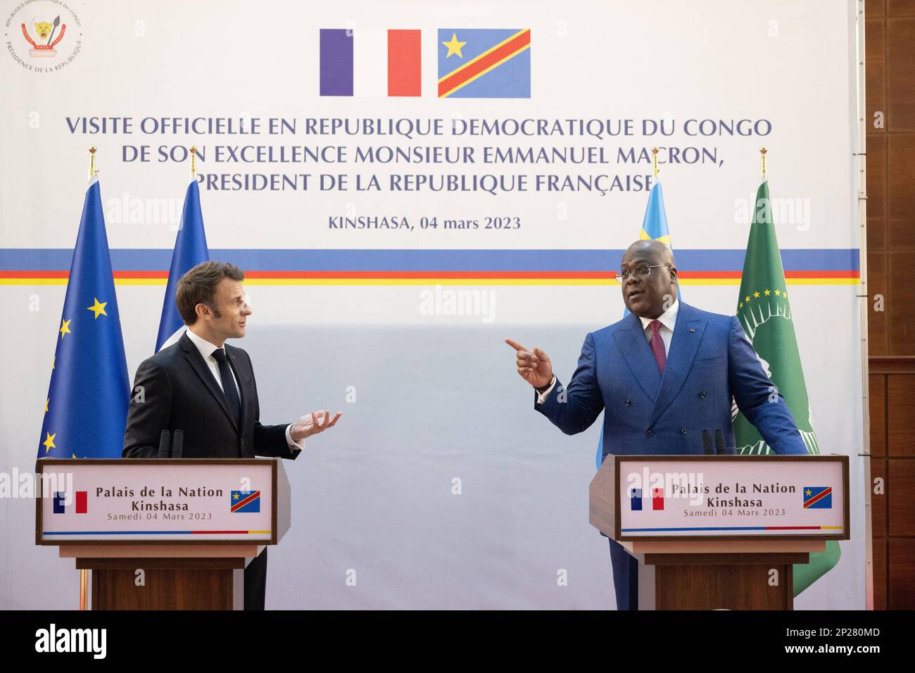 Le président de la République démocratique du Congo, Felix Tshisekedi, et le président français, Emmanuel Macron, prononcera un discours lors d'une conférence de presse au palais de la nation, à Kinshasa, en République démocratique du Congo, sur le 04 mars 2023. Photo de Jacques Witt/Pool/ABACAPRESS.COM crédit: Abaca Press/Alay Live News Banque D'Images