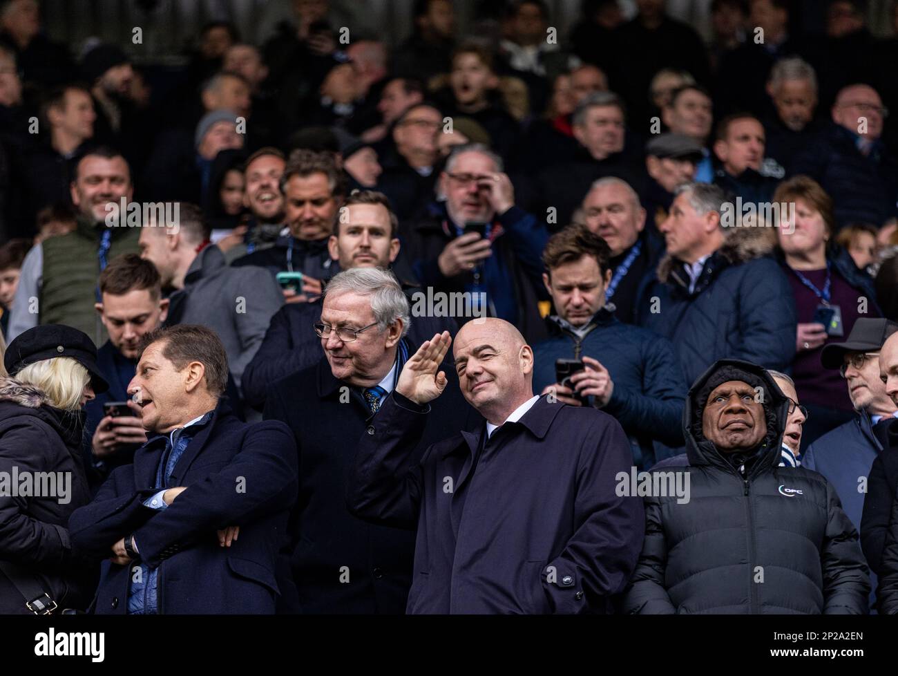 Le président de la FIFA Gianni Infantino regarde depuis la boîte du réalisateur pendant le match du championnat Sky Bet à la Den, Millwall. Date de la photo: Samedi 4 mars 2023. Banque D'Images