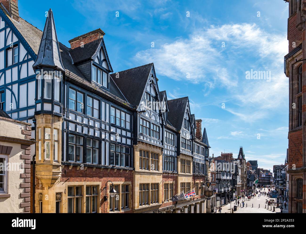 Vue sur Eastgate Street avec l'hôtel Chester Grosvenor, Chester, Angleterre, Royaume-Uni Banque D'Images