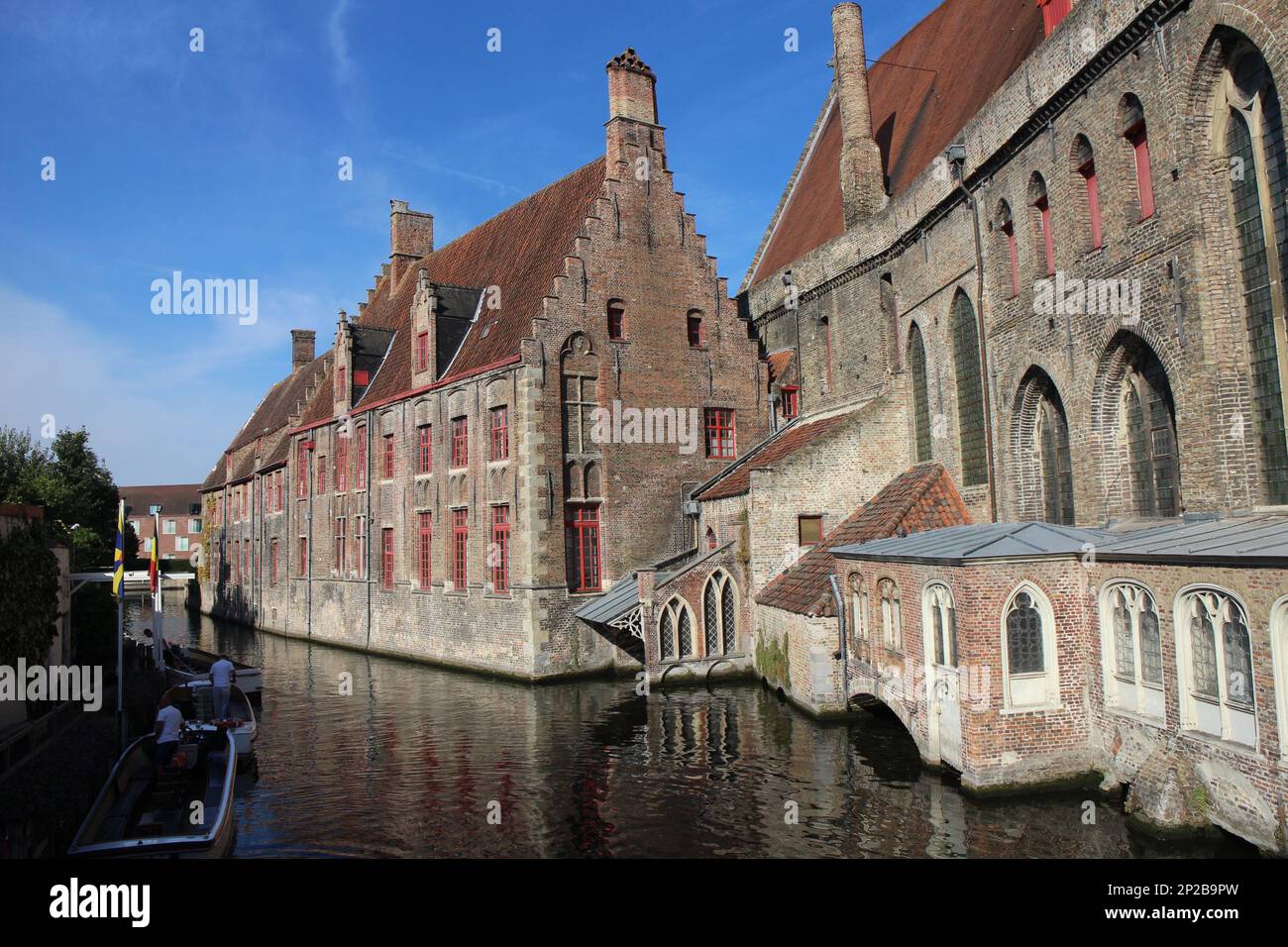 Vieille ville et canal à Bruges, Belgique Banque D'Images