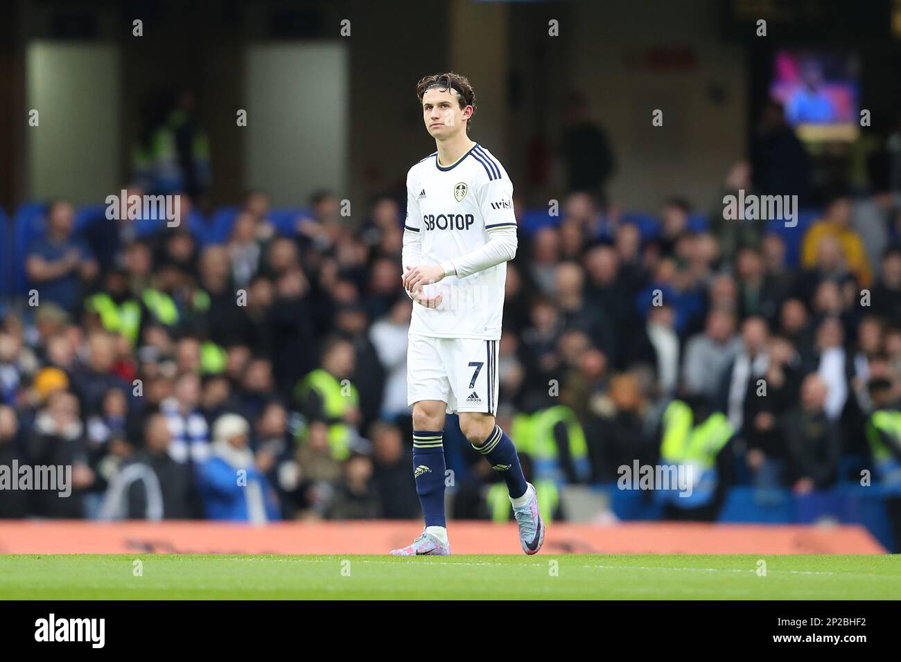 4th mars 2023 ; Stamford Bridge, Chelsea, Londres, Angleterre : Premier League football, Chelsea versus Leeds United ; Brenden Aaronson de Leeds Banque D'Images