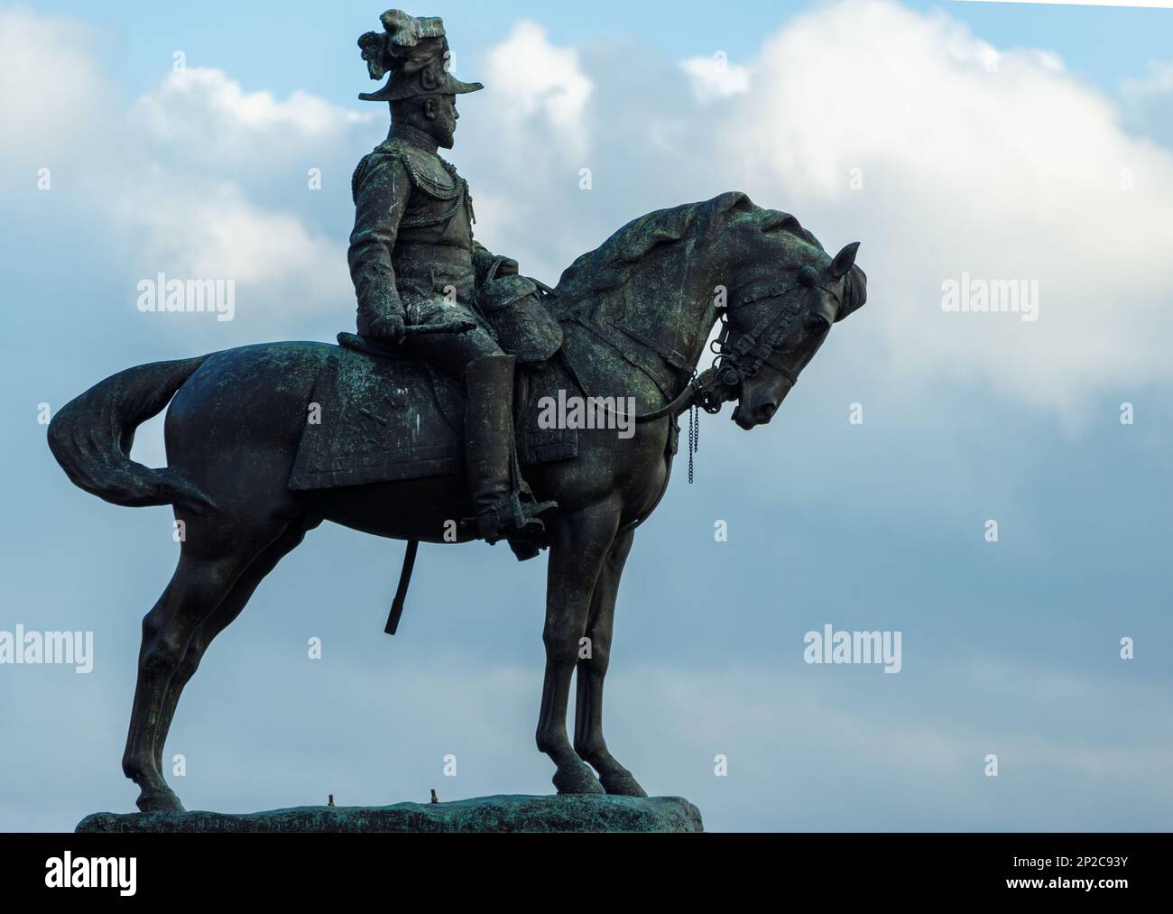 Grade II statue classée d'Édouard VII regardant au loin dans la distance par Sir William Goscombe John sur le front de mer de Liverpool, Merseyside, Angleterre, Royaume-Uni Banque D'Images
