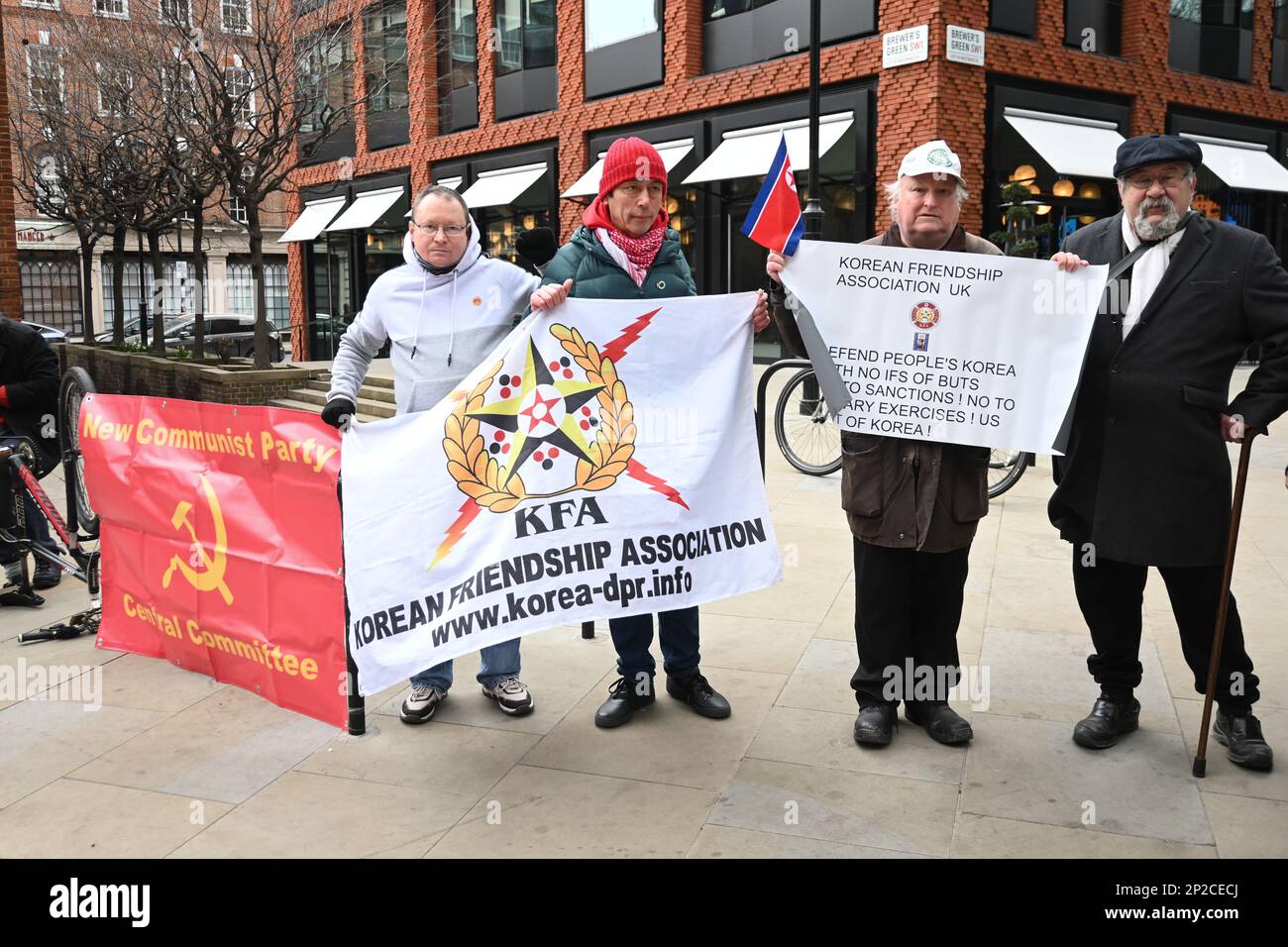 4th mars 2023. Ambassade du Sud, Londres, Royaume-Uni. KFA UK et Songun manifestation politique contre la Corée du Sud et les Etats-Unis non à des exercices de guerre! Non à la répression sud-coréenne! Aux côtés du régime de marionnettes fascistes sud-coréen, le KFA a organisé une manifestation devant l'ambassade de Corée du Sud à Londres, au Royaume-Uni. Le monde entier est devenu fou de tuer les couleurs et de détruire ses propres peuples et nations pour l'impérialisme blanc fasciste. Alias démocratie, droits de l'homme et liberté. Votre nation a été utilisée comme un champ de bataille pour devenir un cimetière national. Crédit : voir Li/Picture Capital/Alamy Banque D'Images