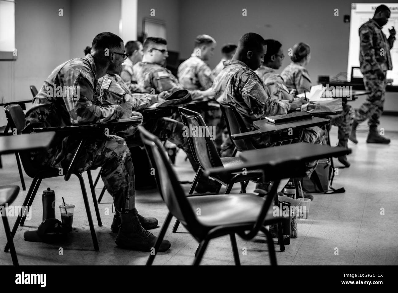 Les prestataires affectés à la Brigade de soutien de la Division aéroportée 82nd assistent au cours XO Academy sur fort Bragg, NC, 14 février 2023. Le cours Executive Officer Academy permet aux officiers subalternes d'acquérir des connaissances et des connaissances avant de devenir le XO de leurs sociétés respectives. Banque D'Images