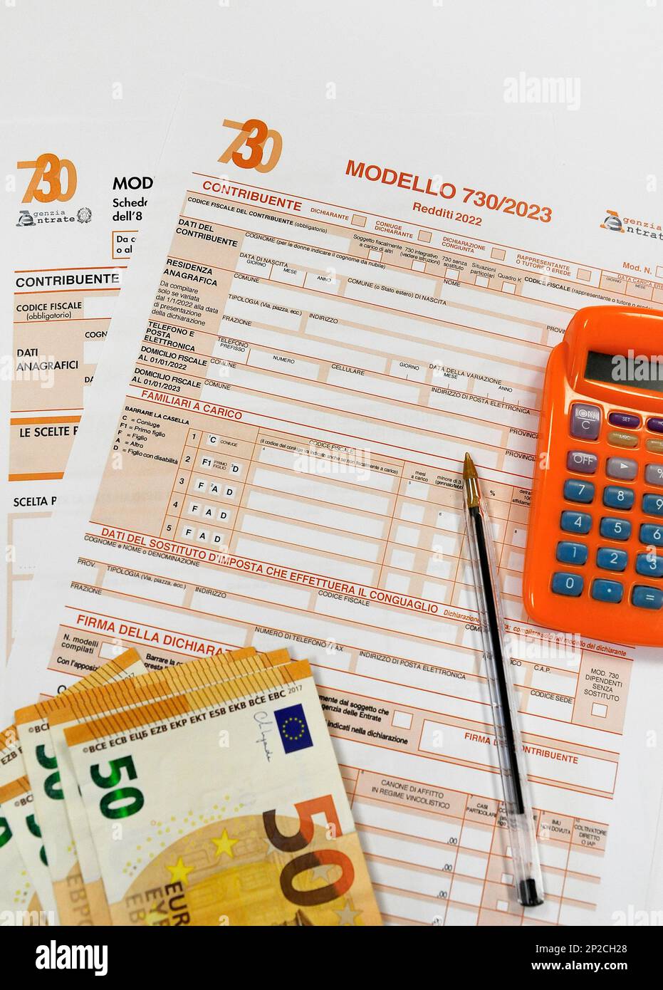 Formulaire de déclaration de revenus 'Modello 730', symbole de l'économie et des impôts italiens Banque D'Images