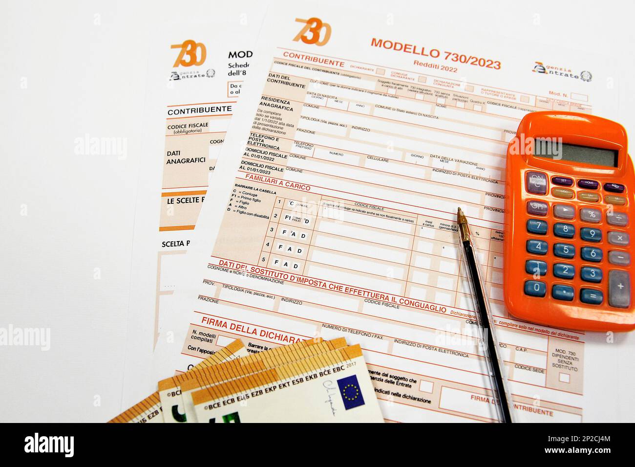 Formulaire de déclaration de revenus 'Modello 730', symbole de l'économie et des impôts italiens Banque D'Images