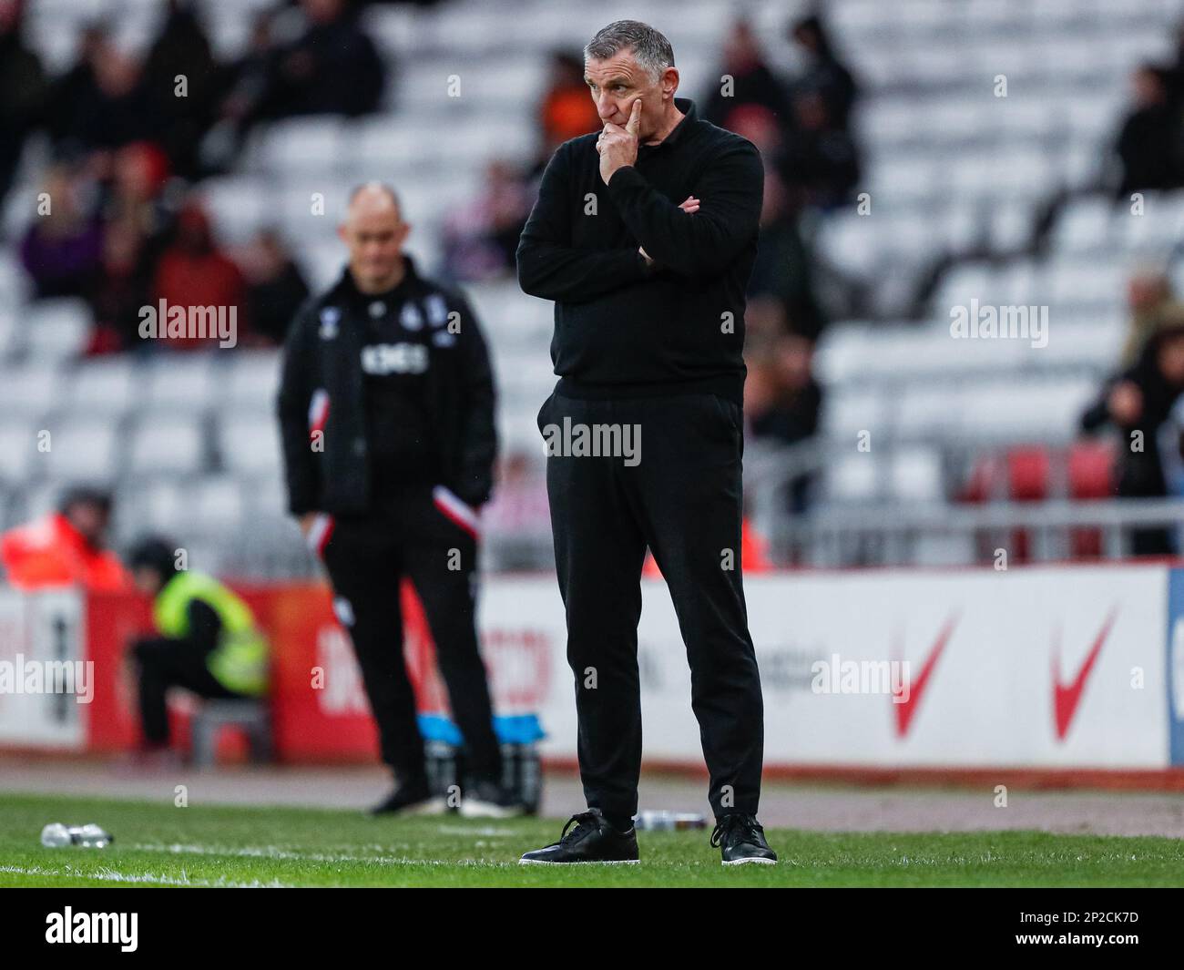 Tony Mowbray, le Manager de Sunderland, s'intéresse à ses joueurs avec déception après avoir fait 5-1 descente lors du match du championnat Sky Bet Sunderland vs Stoke City au stade de Light, Sunderland, Royaume-Uni, 4th mars 2023 (photo de Flynn Duggan/News Images) Banque D'Images