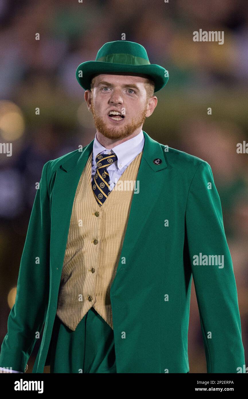 September 5, 2015: The Notre Dame leprechaun mascot in action during a game between the University of Texas Longhorns and the Notre Dame Fighting Irish at Notre Dame Stadium in South Bend, IN. (Icon Sportswire via AP Images) Banque D'Images