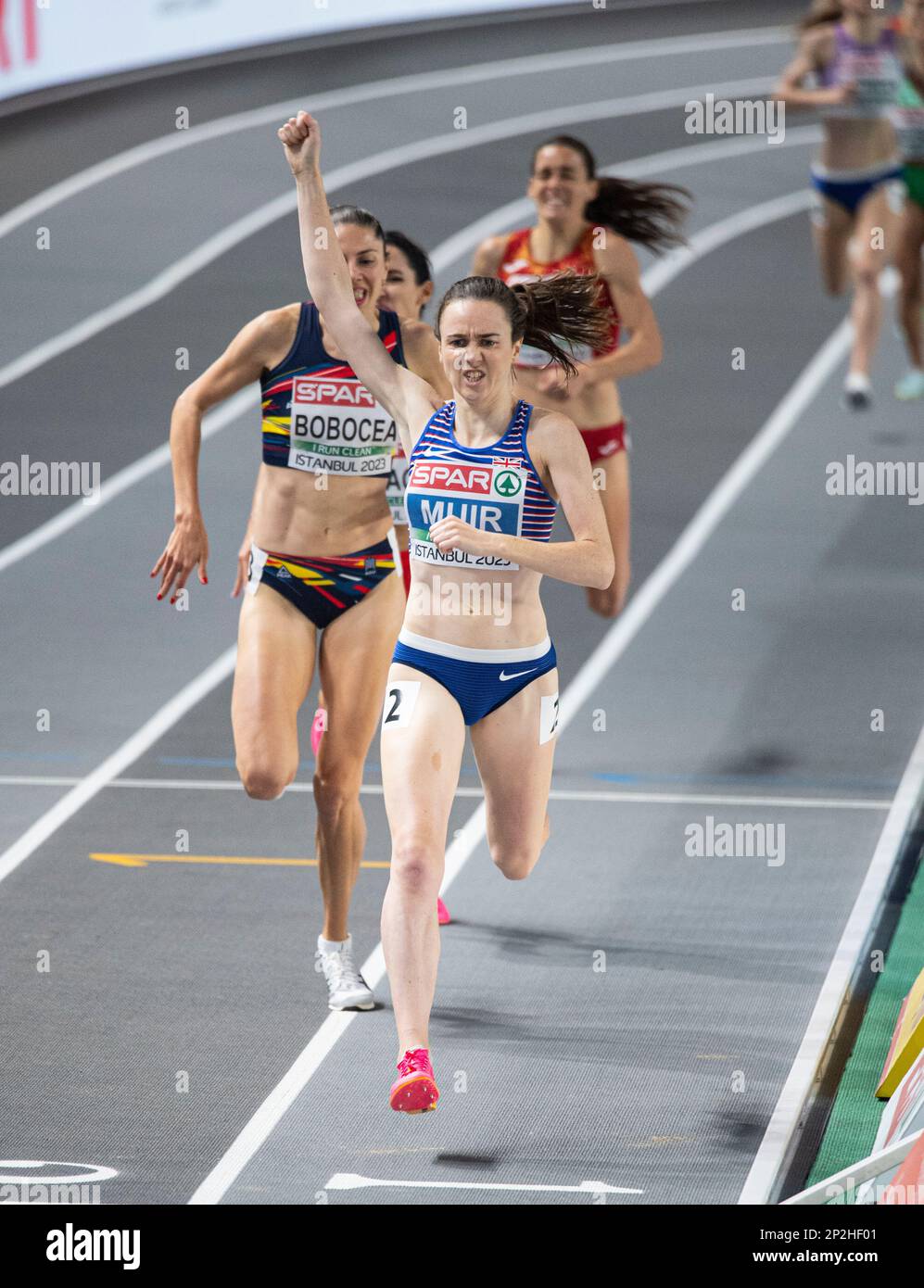 Istanbul, Turquie. 5th mars 2023. Laura Muir, de Grande-Bretagne, sur le chemin de gagner les 1500m femmes au 4 e jour des Championnats européens d'athlétisme en salle à Ataköy Athletics Arena à Istanbul, en Turquie. Photo de Gary Mitchell/Alay Live News Banque D'Images