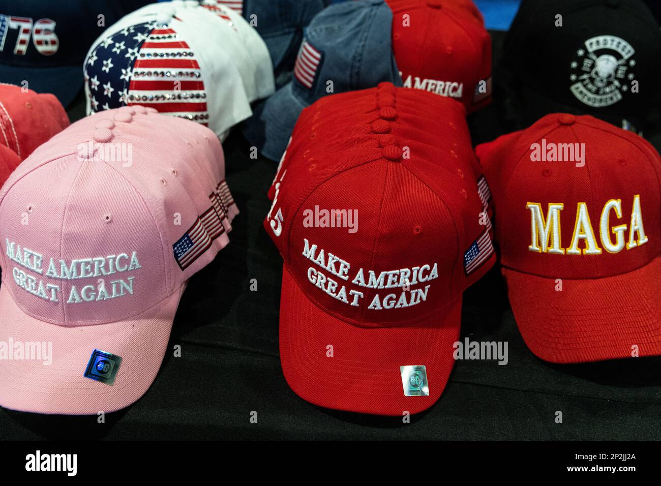 Oxon Hill, États-Unis. 04th mars 2023. Make America Great Again chapeaux en  vente à la Conférence d'action politique conservatrice (CPAC) de 2023 à  National Harbour, Maryland, États-Unis, le samedi, 4 mars, 2023.