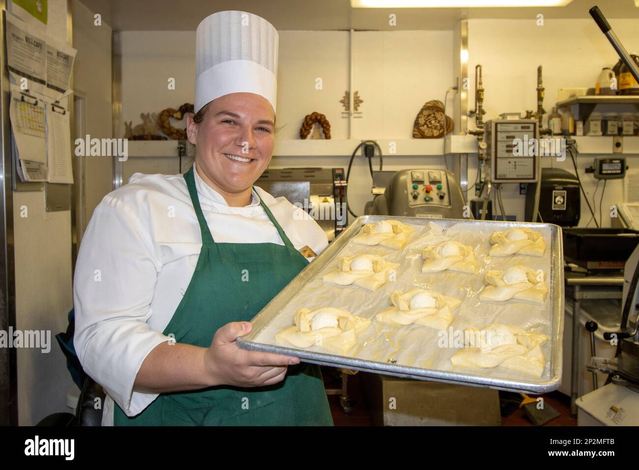 Baker Devon Bokeno contient des couronnes danoises fraîchement préparées avec garniture au fromage à la crème. Banque D'Images