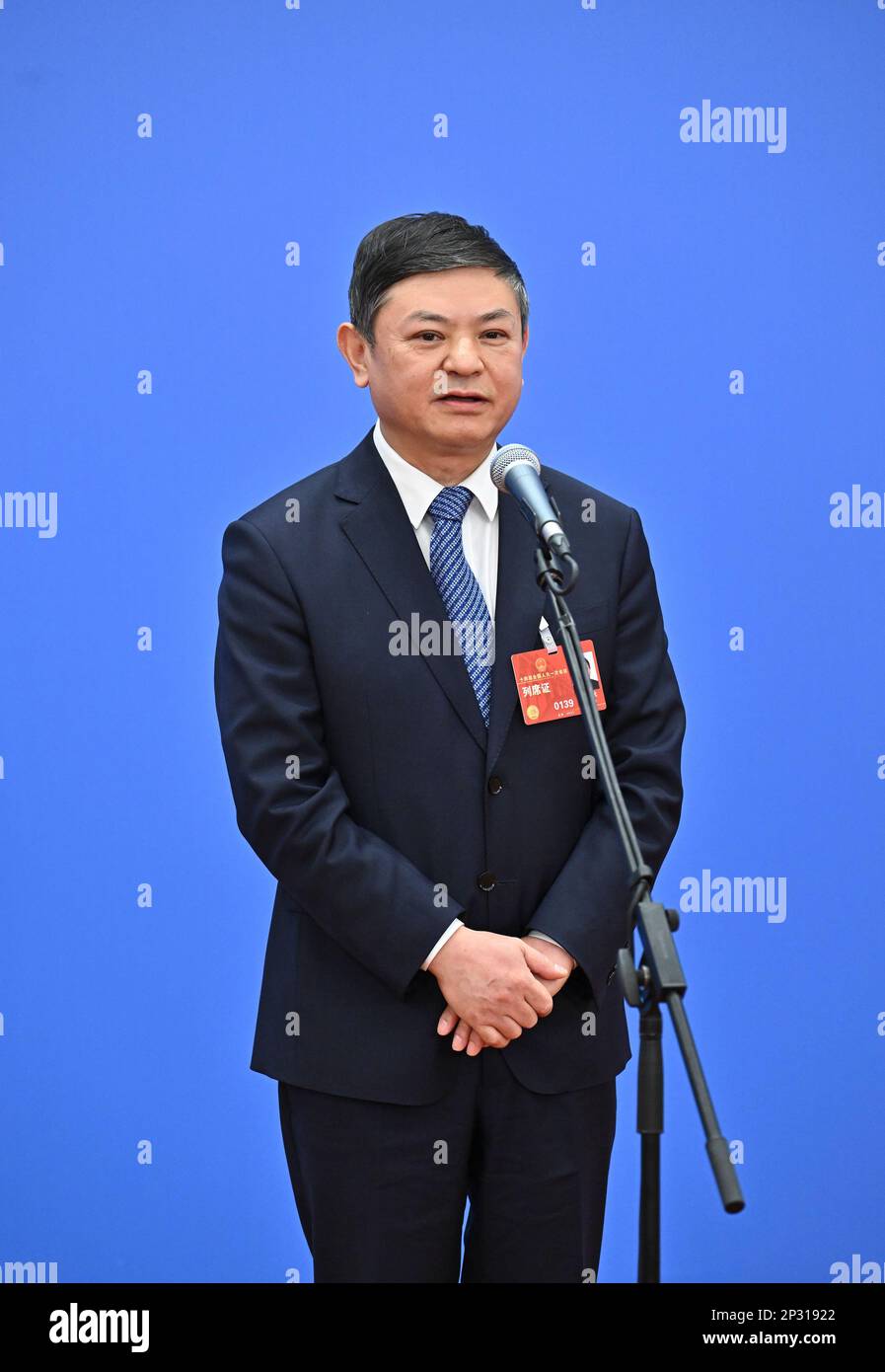 Pékin, Chine. 5th mars 2023. Le ministre de l'écologie et de l'environnement Huang Runqiu donne un entretien après la réunion d'ouverture de la première session du Congrès national populaire (CNP) de 14th à Beijing, capitale de la Chine, 5 mars 2023. Credit: Liu Jinhai/Xinhua/Alamy Live News Banque D'Images