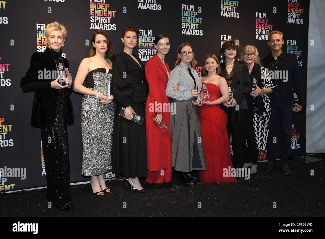 Los Angeles, États-Unis. 04th mars 2023. Sheila McCarthy, Claire Foy, Jessie Buckley, Rooney Mara, Sarah Polley, Kate Hallett, Liv McNeil, Judith Ivey et John Buchan, lauréats du Prix Robert Altman pour les femmes qui parlent dans la salle de presse lors des Prix de l'esprit indépendant du film 2023 sur 04 mars 2023 à Santa Monica, CA, Etats-Unis (photo de la Sathanlee B. Mirador/Sipa USA) crédit: SIPA USA/Alay Live News Banque D'Images