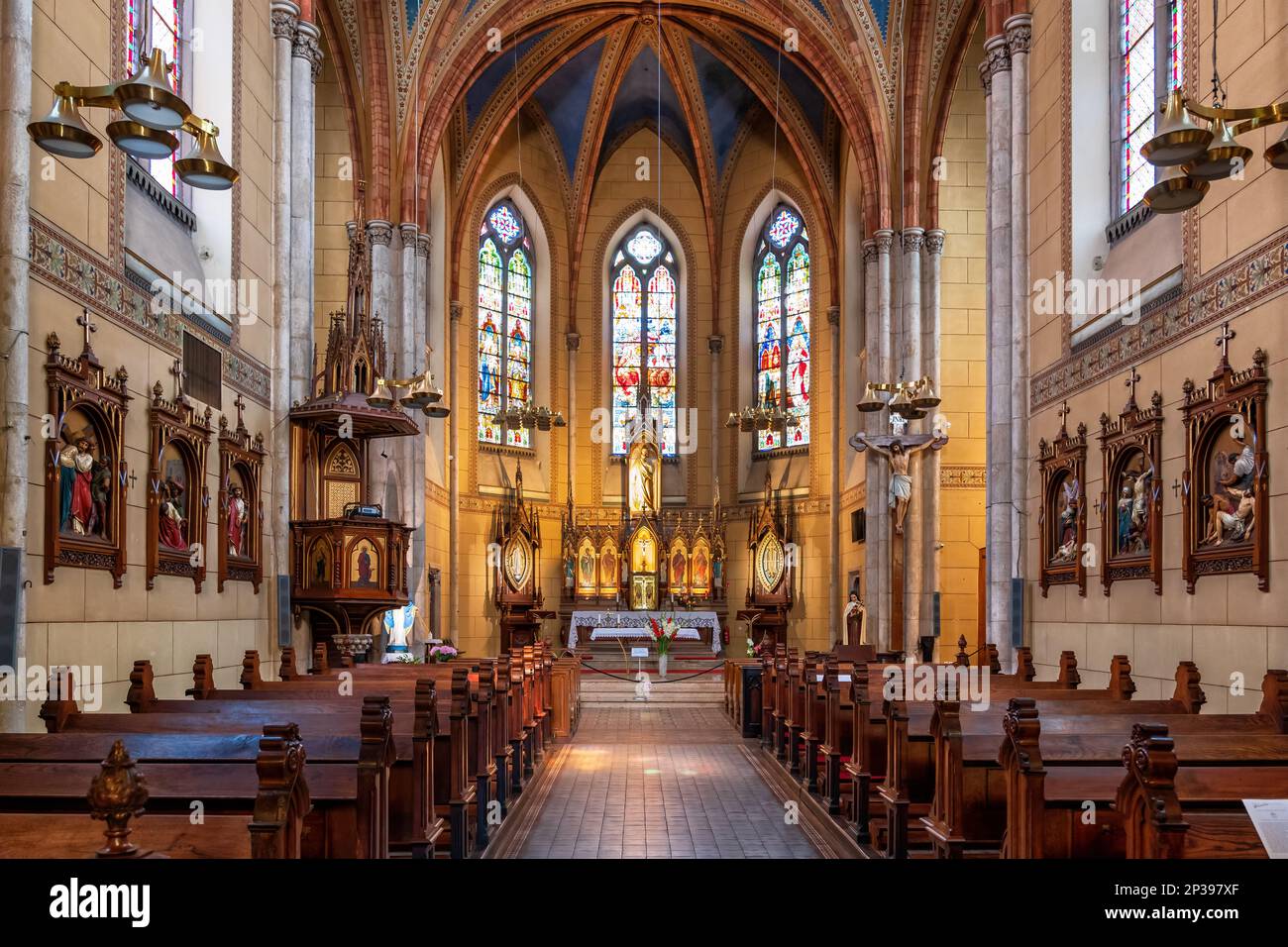 Intérieur de l'église du coeur Saint de Jésus (Cerkev SRCA Jezusovega) à Ljubljana, Slovénie, architecture de style néo-gothique de 1882 par Adolf Wagner. Banque D'Images