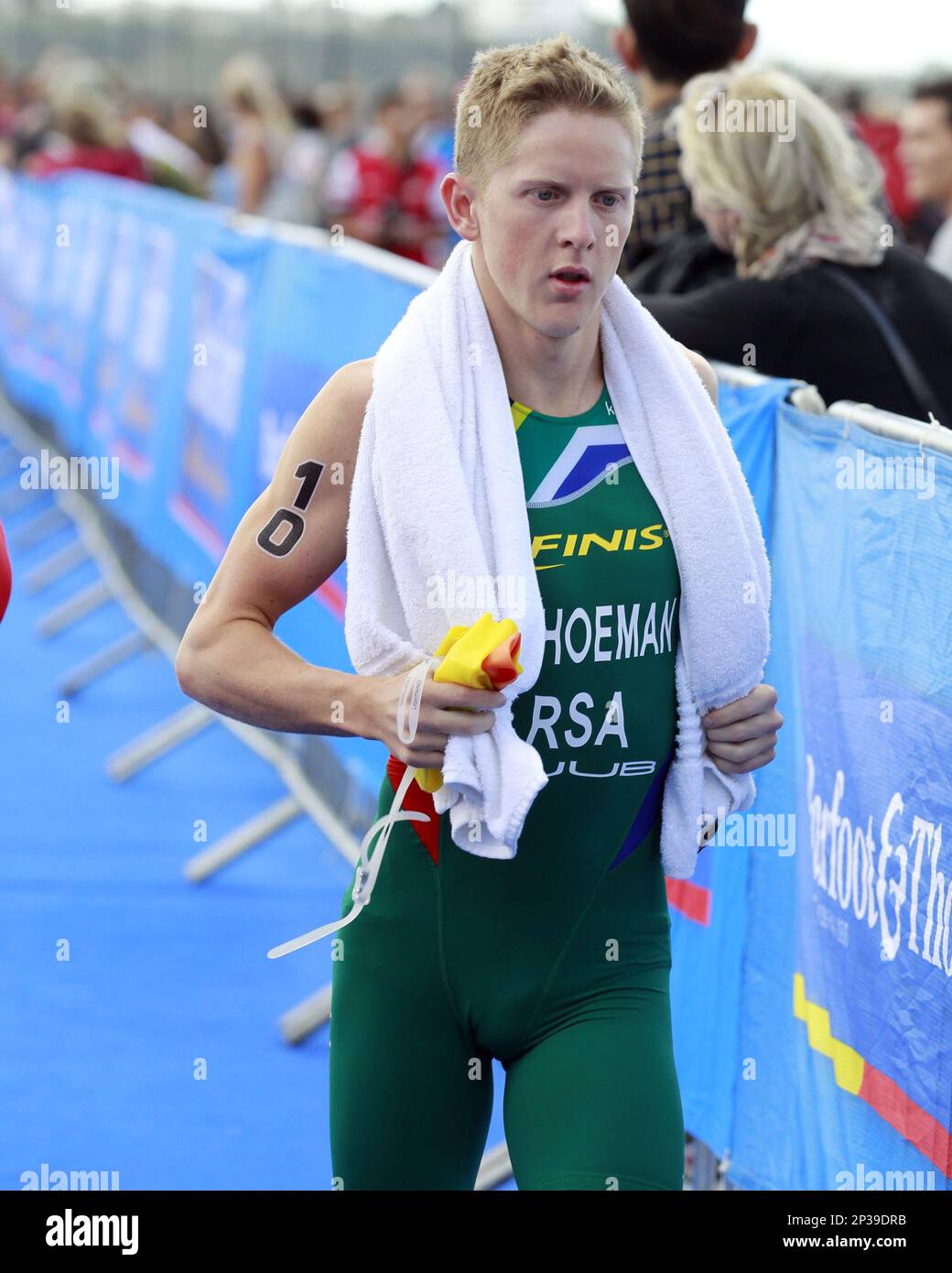 Henri Schoeman, of South Africa, at the ITU World Triathlon Series Auckland, March 29, 2015, in Auckland, New Zealand. (AP Photo/Wayne Jones) Banque D'Images