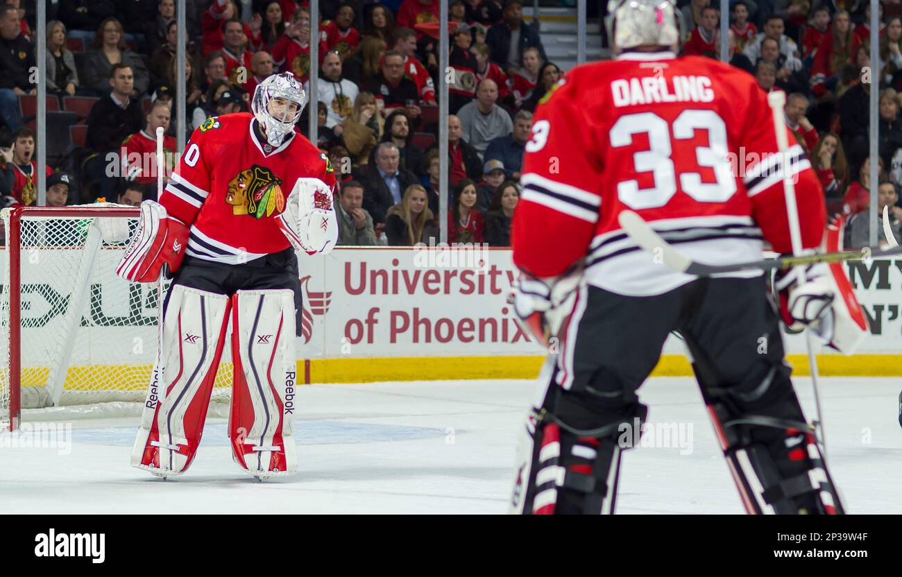 March 27, 2015: Chicago, Illinois, U.S. - Blackhawk #50 Goaltender Corey Crawford skates off of the ice to be replaced with #33 Goaltender Scott Darling after allowing four goals on 13 shots during the National Hockey League game between the Chicago Blackhawks and the Columbus Blue Jackets at the United Center in Chicago, IL. (Cal Sport Media via AP Images) Banque D'Images