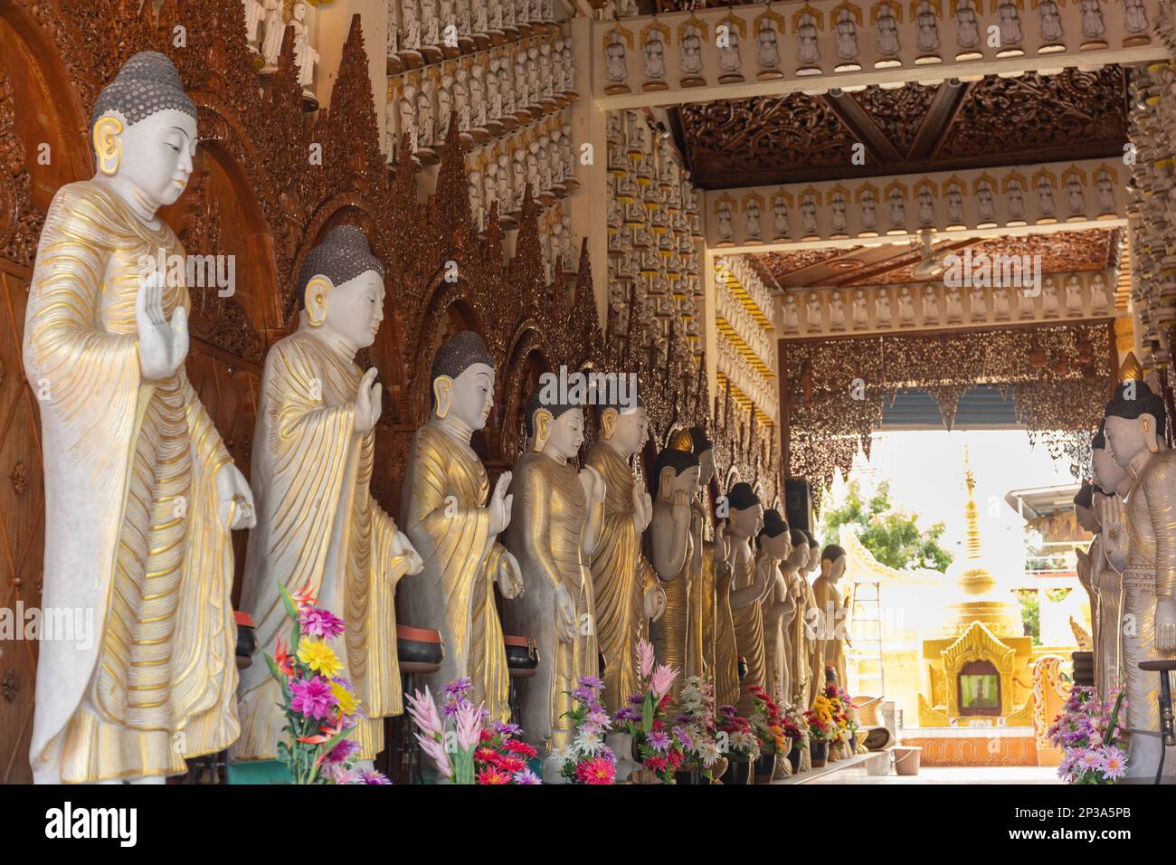 Penang / Malaysia - Fabreary 22 2023: Dharmikarama Temple birman à georgetown Penang, Malaysia Temple birman à l'extérieur du Myanmar avec beaucoup de touri Banque D'Images