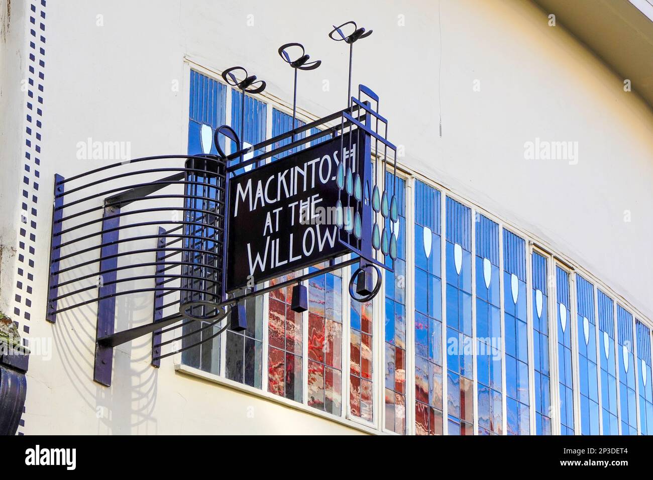 Détails architecturaux sur le mur extérieur du Mackintosh sur le salon de thé à saule, rue Sauchiehall, Glasgow, Écosse Banque D'Images