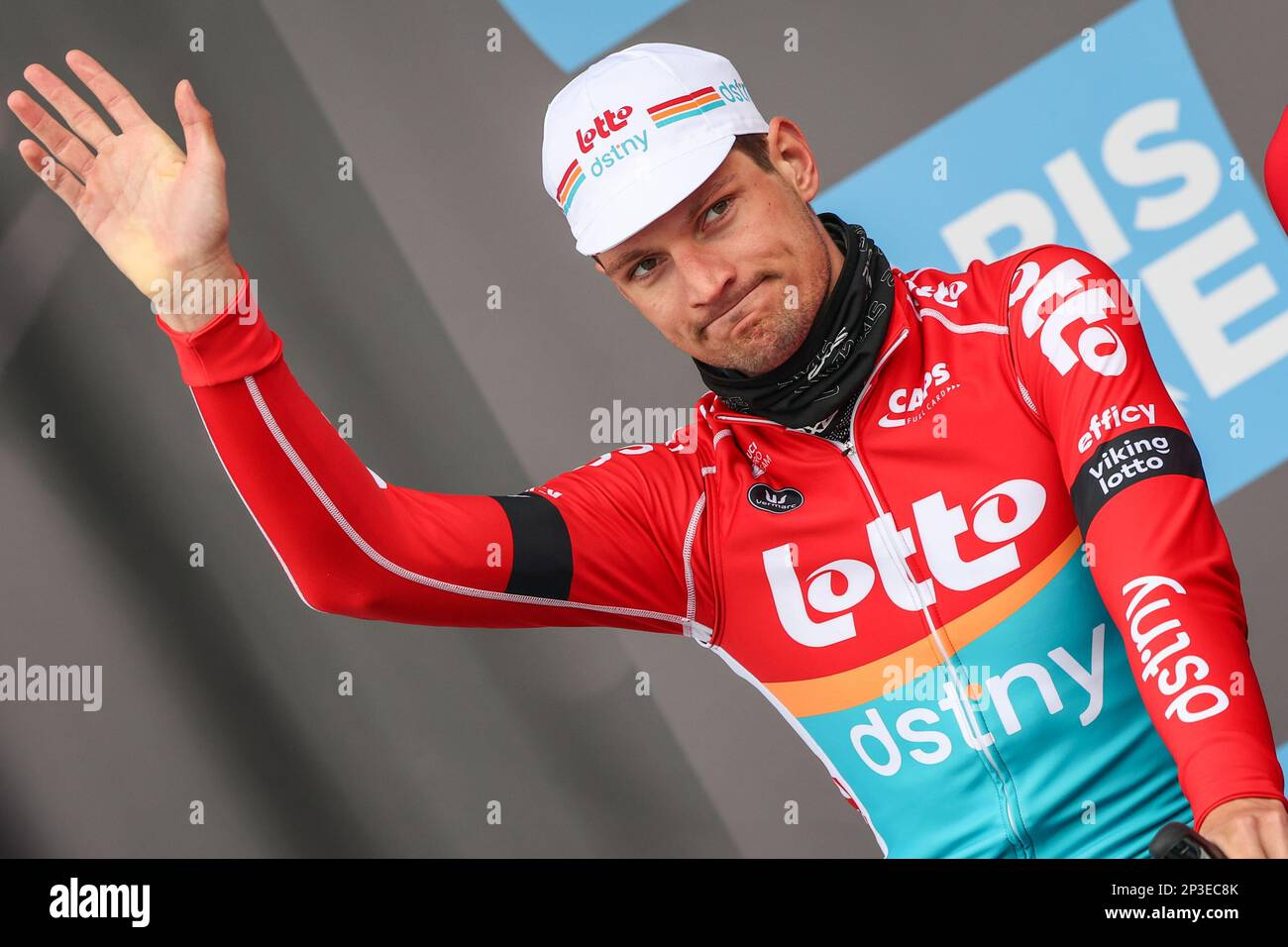 Belge Brent Van Moer de Lotto-Dstny, photographié au début de la première étape de l'édition 81st de la course Paris-Nice de huit jours, de et à la Verrière (169,4km), dimanche 05 mars 2023. BELGA PHOTO DAVID PINTENS Banque D'Images