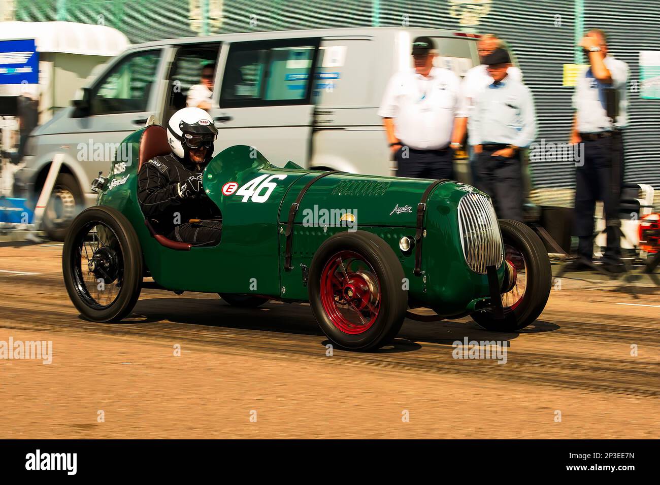 John Potts au volant d'un Austin Willis Special aux essais de vitesse nationaux de Brighton 2017. Il s'agit du plus ancien événement de course automobile du Royaume-Uni, qui se tient dans la ville côtière du sud-est de Brighton. Madeira Drive est une route qui longe le front de mer et est normale plein de gens explorer la plage, la jetée et les attractions locales. Aujourd'hui, il est passé à un cours d'essai de 1/4 fois. 2nd septembre 2017. Banque D'Images