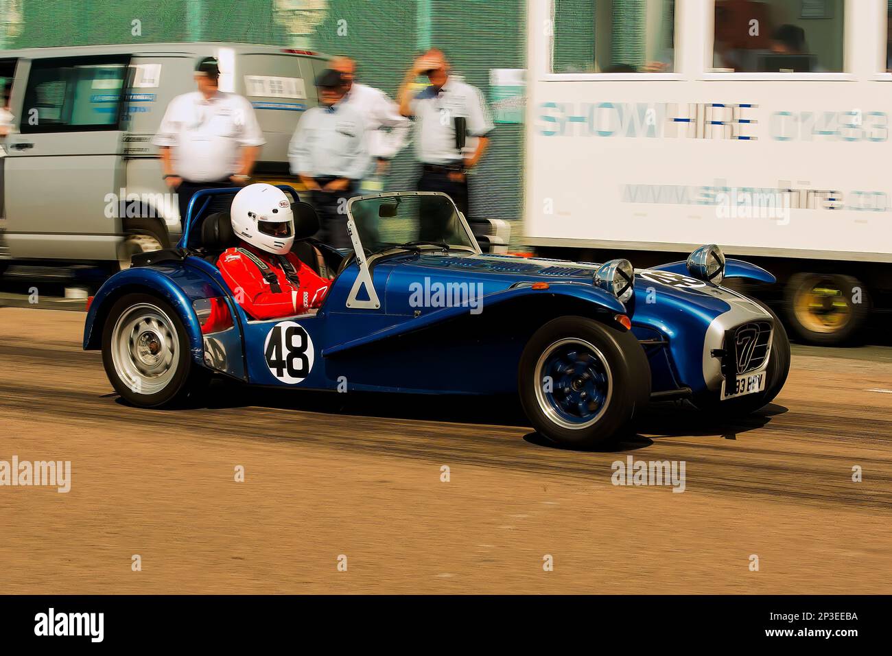 Christopher Balchin pilotant un Caterham 7 aux essais de vitesse nationaux de Brighton 2017. Il s'agit du plus ancien événement de course automobile du Royaume-Uni, qui se tient dans la ville côtière du sud-est de Brighton. Madeira Drive est une route qui longe le front de mer et est normale plein de gens explorer la plage, la jetée et les attractions locales. Aujourd'hui, il est passé à un cours d'essai de 1/4 fois. 2ndSeptember 2017. Banque D'Images