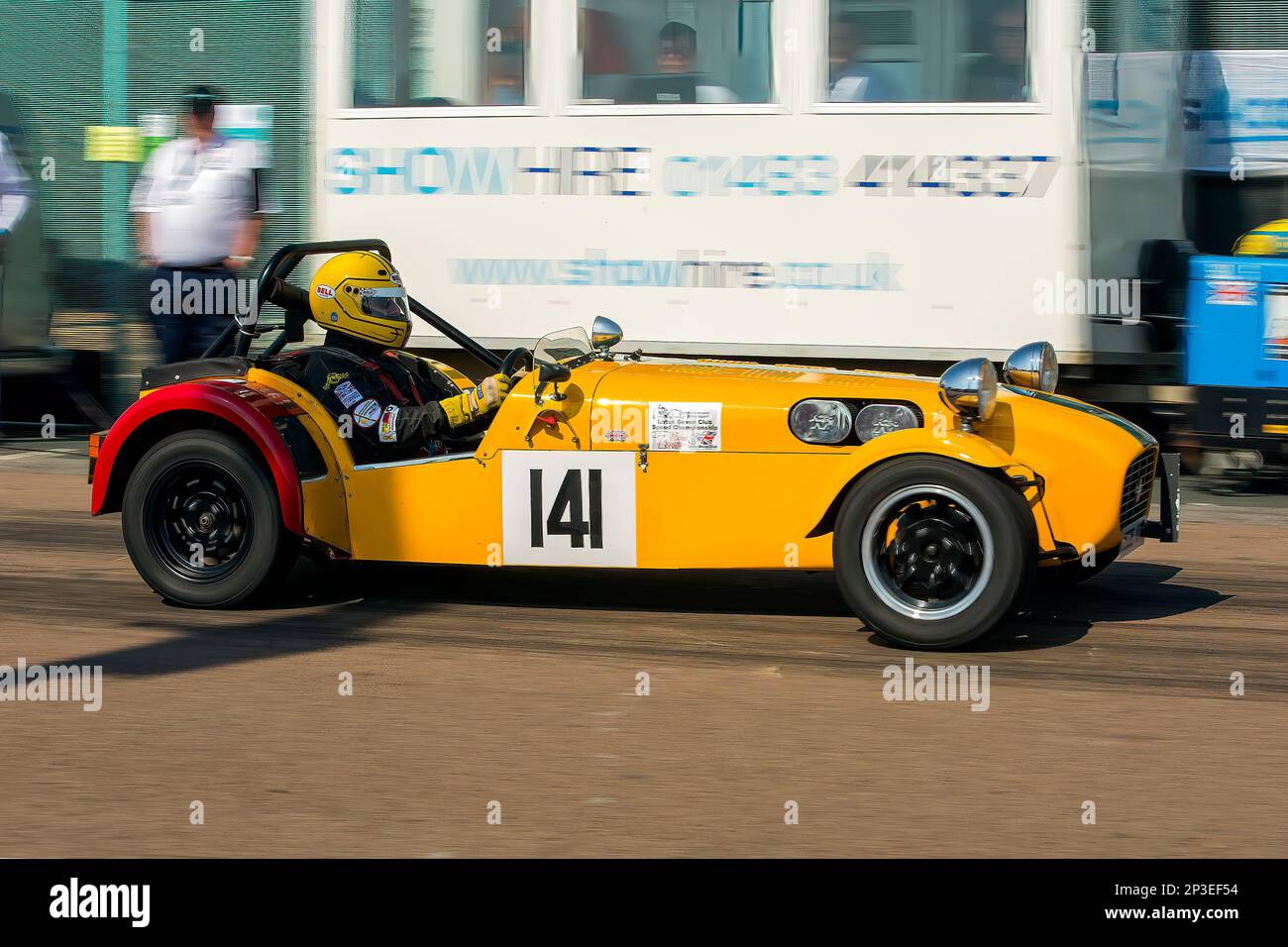 Caterham 7 HPC aux essais de vitesse nationaux de Brighton 2017. Il s'agit du plus ancien événement de course automobile du Royaume-Uni, qui se tient dans la ville côtière du sud-est de Brighton. Madeira Drive est une route qui longe le front de mer et est normale plein de gens explorer la plage, la jetée et les attractions locales. Aujourd'hui, il est passé à un cours d'essai de 1/4 fois. 1st septembre 2017. Banque D'Images