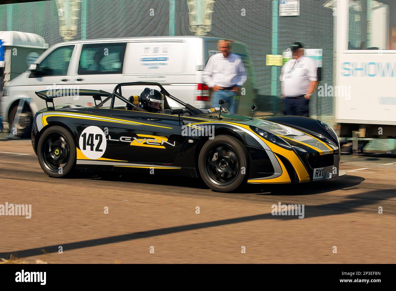 Lotus 2 Eleven aux essais de vitesse nationaux de Brighton 2017. Il s'agit du plus ancien événement de course automobile du Royaume-Uni, qui se tient dans la ville côtière du sud-est de Brighton. Madeira Drive est une route qui longe le front de mer et est normale plein de gens explorer la plage, la jetée et les attractions locales. Aujourd'hui, il est passé à un cours d'essai de 1/4 fois. 1st septembre 2017. Banque D'Images