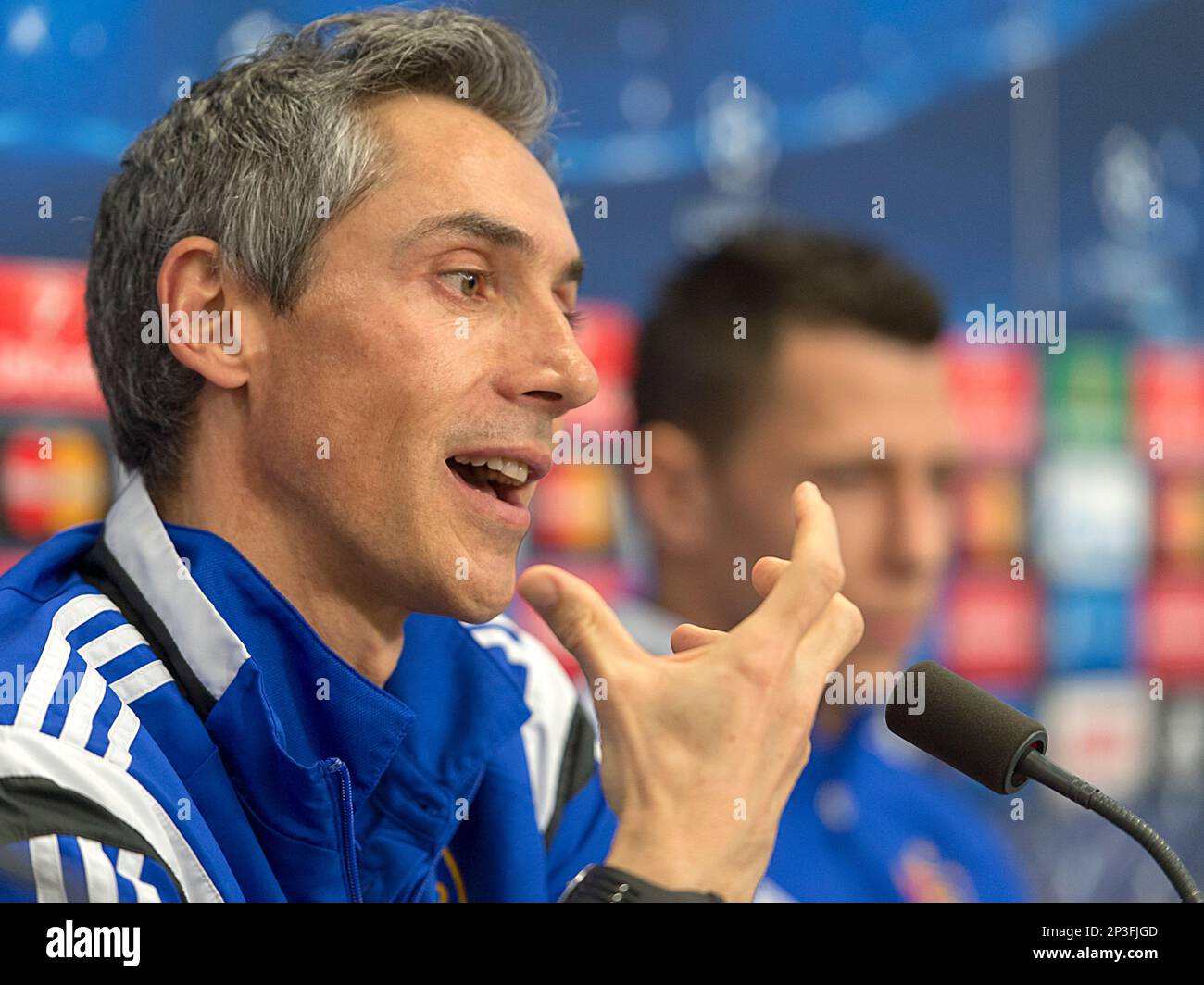 Paulo Sousa, Portuguese head coach of Switzerland's FC Basel, speaks during a press conference in the St. Jakob-Park stadium in Basel, Switzerland, Tuesday, Feb. 17, 2015. Switzerland's FC Basel 1893 is scheduled to play against Portugal's FC Porto in an UEFA Champions League round of sixteen first leg soccer match on Wednesday. (AP Photo/Keystone, Georgios Kefalas) Banque D'Images