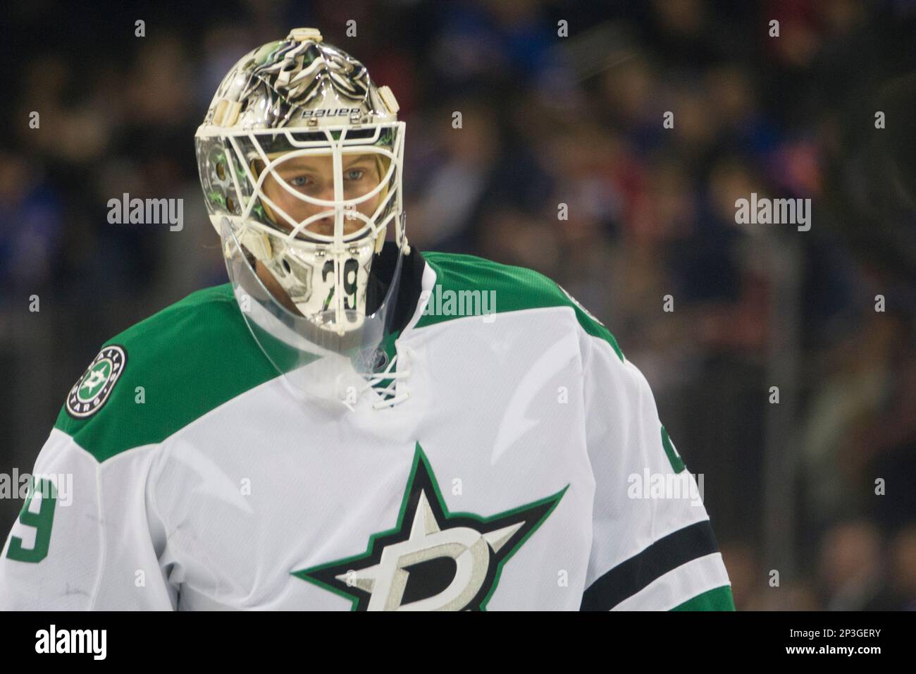 February 08, 2015: Dallas Stars goalie Anders Lindback (29) looks on prior to the game between The New York Rangers and The Dallas Stars at Madison Square Garden in Manhattan, New York . Mandatory credit: Kostas Lymperopoulos/CSM (Cal Sport Media via AP Images) Banque D'Images