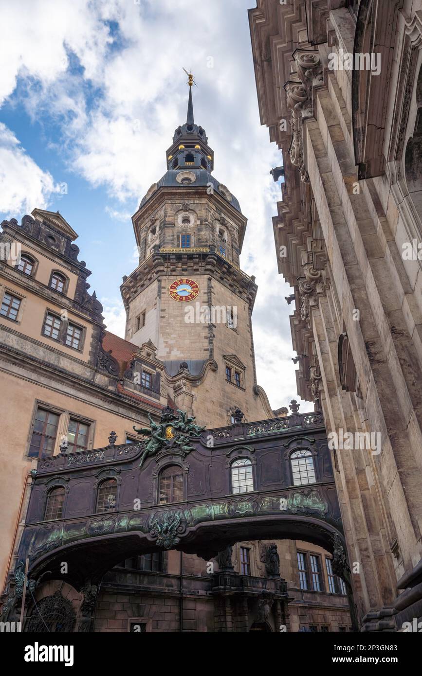 Arche de Chiaveriegasse et tour de Hausmannsturm au château de Dresde (Residenzschloss) - Dresde, Saxe, Allemagne Banque D'Images