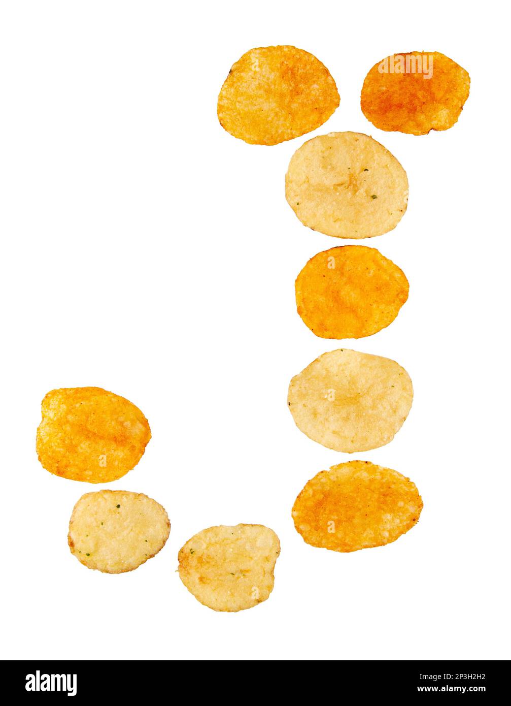 Lettre J faite de chips de pomme de terre et isolée sur fond blanc. Concept de l'alphabet alimentaire. Une lettre de l'ensemble de police de puce de pomme de terre facile à empiler. Banque D'Images