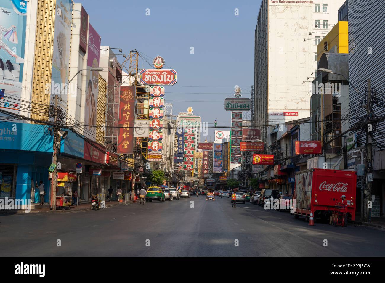 Chinatown, Bangkok, Thaïlande, 2023 Yaowarat Road, la rue principale de Chinatown à Bangkok, Chinatown est l'un des plus célèbres monuments de Bangkok. Banque D'Images