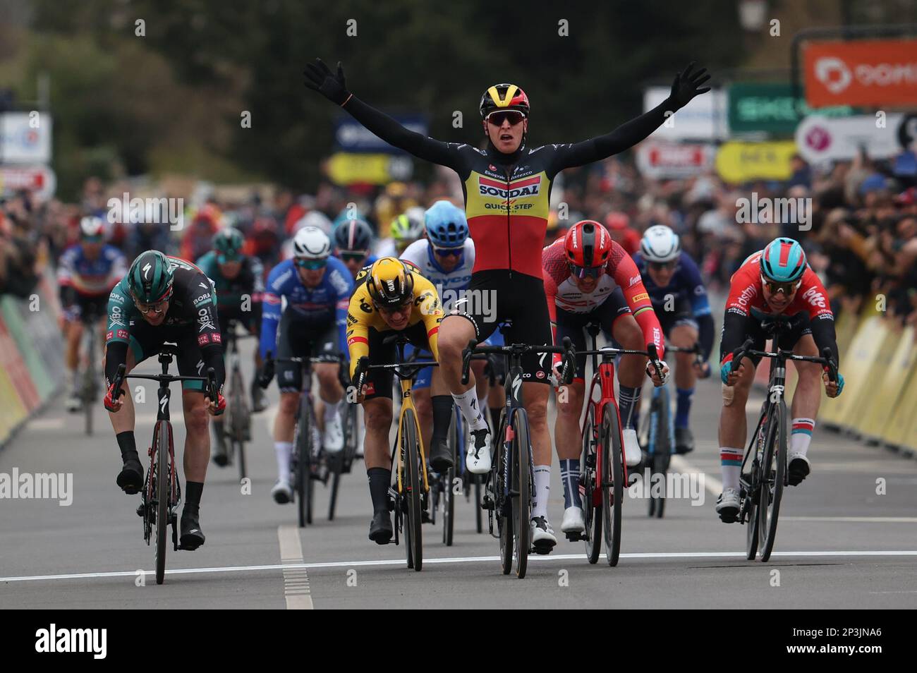 LIVE FEED - la première étape de l'édition 81st de la course Paris-Nice de huit jours, de et à la Verrière (169,4km), dimanche 05 mars 2023. BELGA PHOTO DAVID PINTENS Banque D'Images