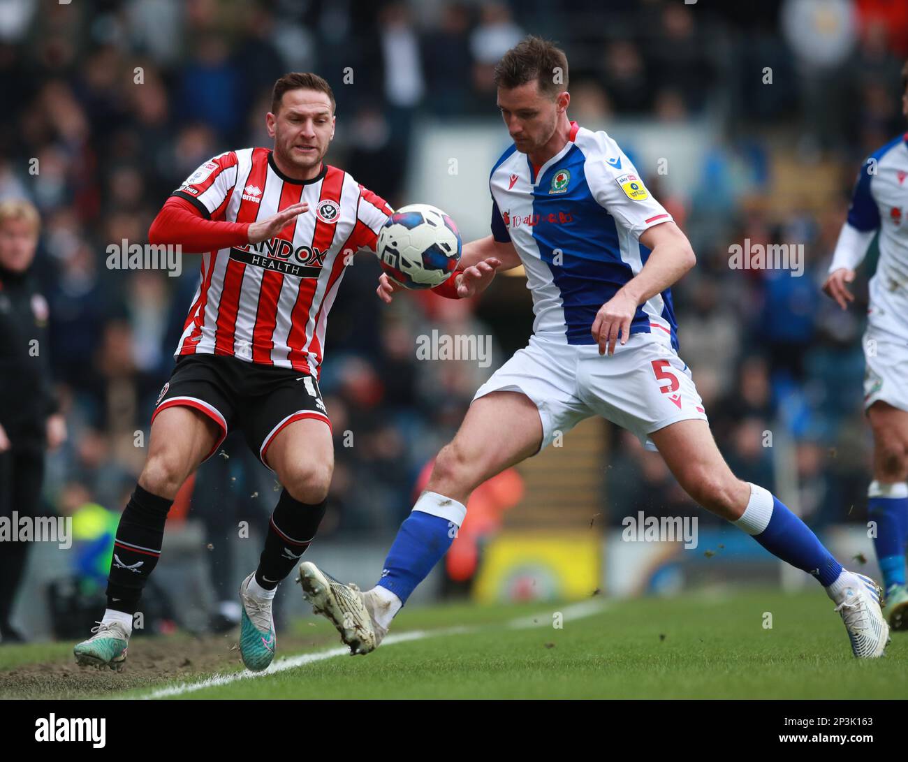 Blackburn, Angleterre, le 4th mars 2023. Billy Sharp de Sheffield Utd Tussles avec Dominic Hyam de Blackburn Rovers pendant le match du championnat Sky Bet à Ewood Park, Blackburn. Le crédit photo devrait se lire: Simon Bellis / Sportimage Banque D'Images