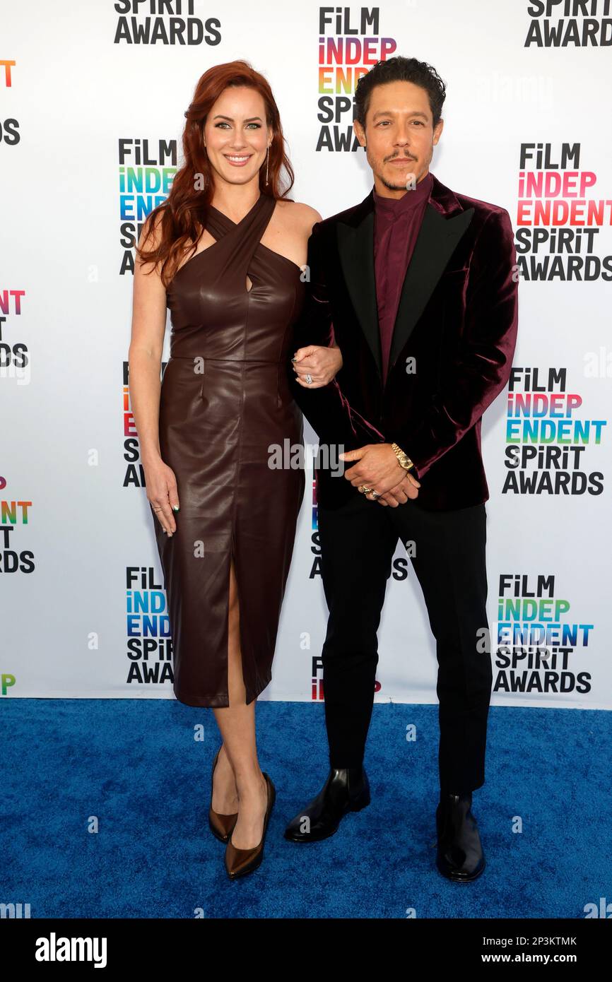 4 mars 2023 -Los Angeles, Californie Theo Rossi, Meghan McDermott. 2023 film Independent Spirit Awards organisé à Santa Monica Santa Monica Beach à Los Angeles. UTILISATION ÉDITORIALE UNIQUEMENT ! Non destiné à UN USAGE commercial ! Banque D'Images