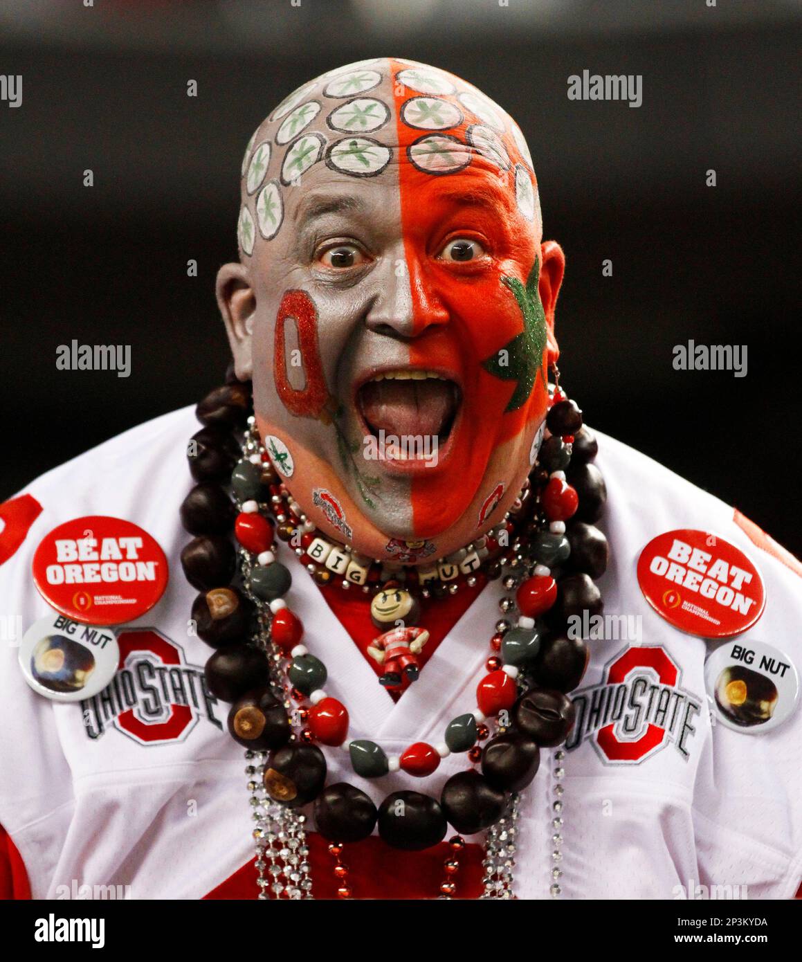 12 January 2015: Ohio State Buckeye fan "Big Nut" during the Ohio State Buckeyes game versus the Oregon Ducks in the College Football Playoff National Championship at AT&T Stadium in Arlington, TX. (Icon Sportswire via AP Images) Banque D'Images