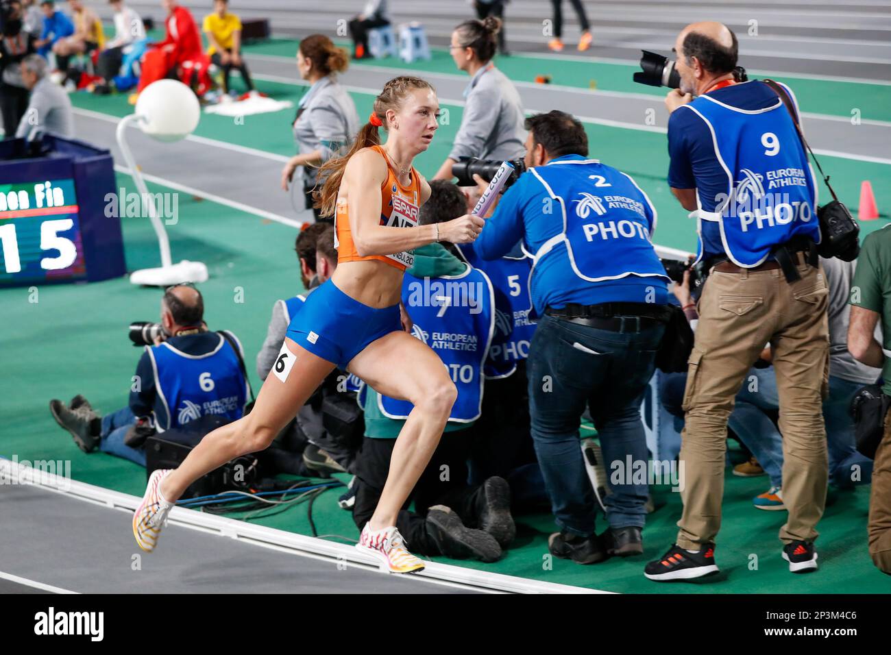 ISTANBUL, TURQUIE - MARS 5: Femke bol des pays-Bas participant au 4x400m féminin au cours du jour 3 des Championnats européens d'athlétisme en salle à l'Atakoy Athletics Arena sur 5 mars 2023 à Istanbul, Turquie (photo de l'Agence Nikola Krstic/BSR) Banque D'Images