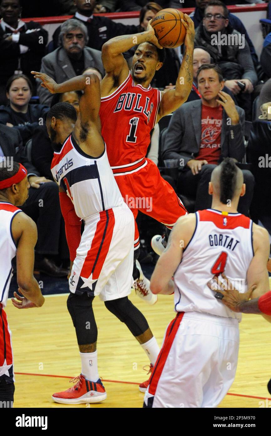 09 January 2015: Chicago Bulls guard Derrick Rose (1) in action against Washington Wizards guard John Wall (2) at the Verizon Center in Washington, D.C. where the Washington Wizards defeated the Chicago Bulls, 102-86. (Icon Sportswire via AP Images) Banque D'Images
