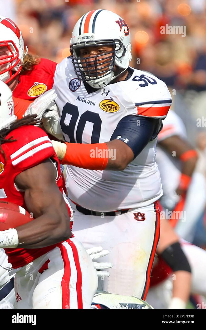 Jan 01 2015: Auburn's Gabe Wright (90) during the Outback Bowl between the Auburn Tigers and the Wisconsin Badgers at Raymond James Stadium in Tampa, Florida. (Icon Sportswire via AP Images) Banque D'Images