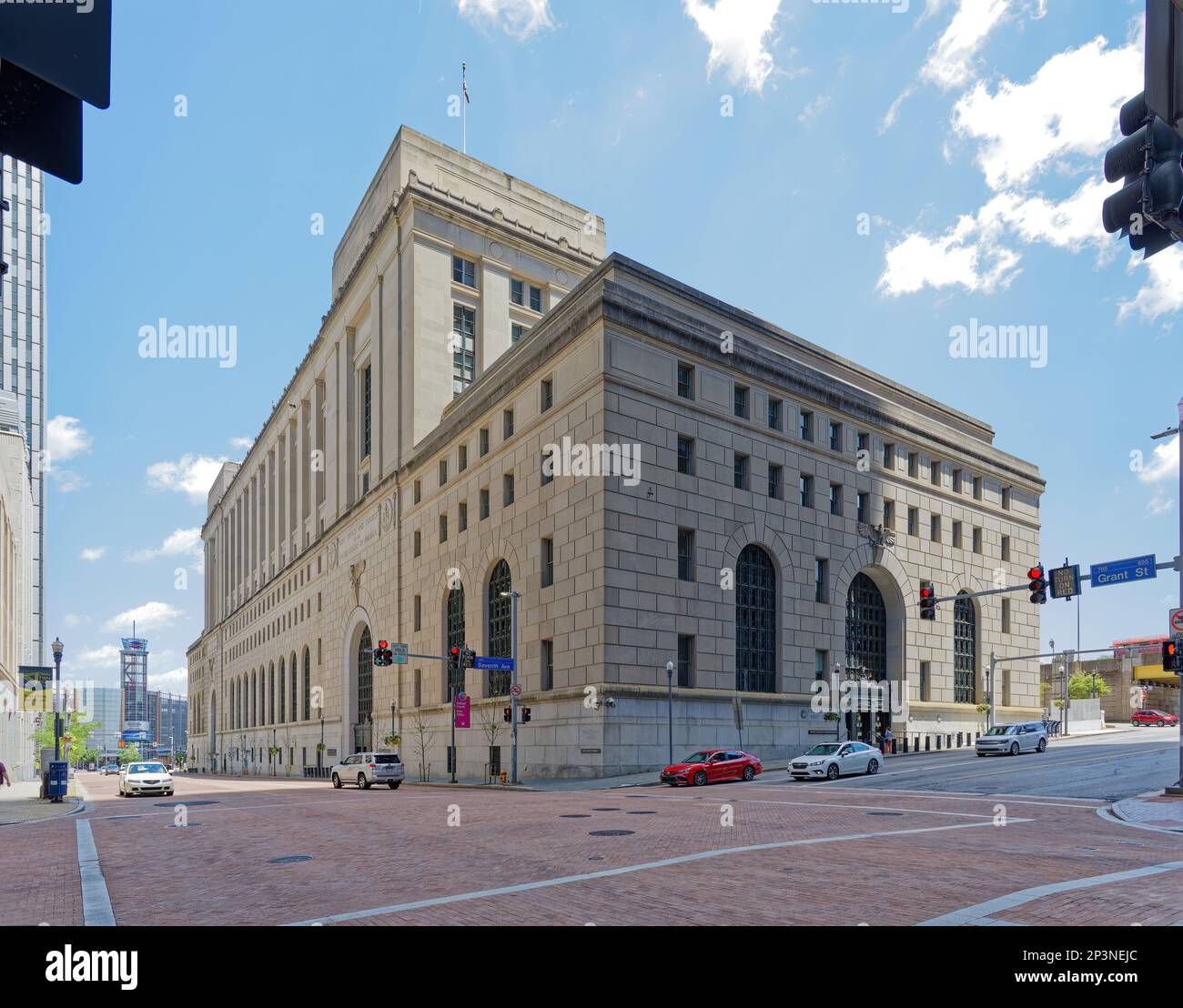 Centre-ville de Pittsburgh : Joseph F. Weis, Jr Le palais de justice des États-Unis est une tour fédérale en granit et en calcaire de Beaux Arts. Banque D'Images