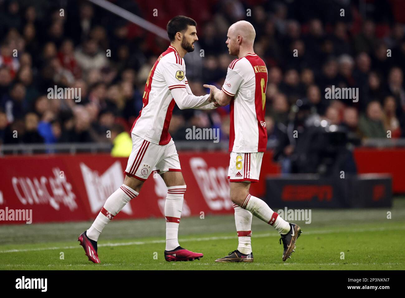AMSTERDAM - (lr) Florian Grillitsch d'Ajax, Davy Klaassen d'Ajax lors du match de première ligue néerlandais entre Ajax Amsterdam et NEC Nijmegen à la Johan Cruijff Arena sur 5 mars 2023 à Amsterdam, pays-Bas. ANP MAURICE VAN STONE Banque D'Images