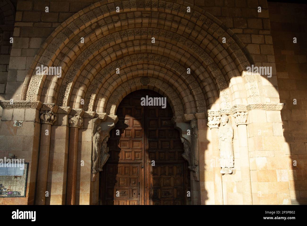 Avila, Espagne - 6 janvier 2021: Portail de Basílica de San Vicente Banque D'Images