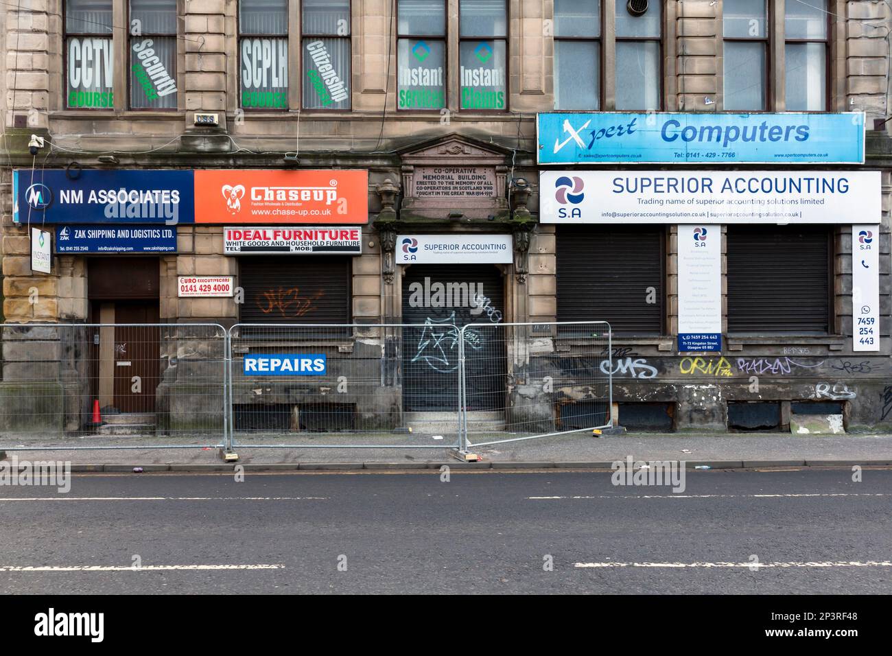 Extérieur des magasins fermés, Glasgow, Écosse, Royaume-Uni Banque D'Images