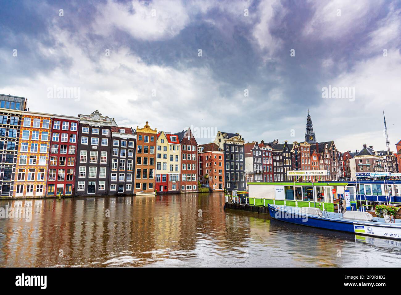 Rederij Plas est une compagnie de bateaux basée à Amsterdam qui propose des excursions et des croisières privées à travers les canaux de la ville. Banque D'Images