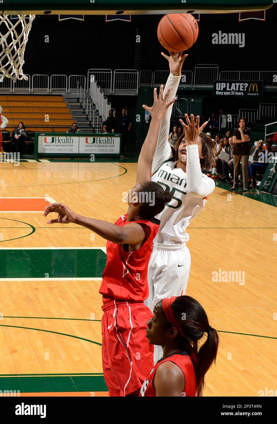 28 November 2014: University of Miami forward Khaila Prather (25) shoots against Illinois State University in Miami's 95-44 victory at BankUnited Center, Coral Gables, Florida. (Icon Sportswire via AP Images) Banque D'Images