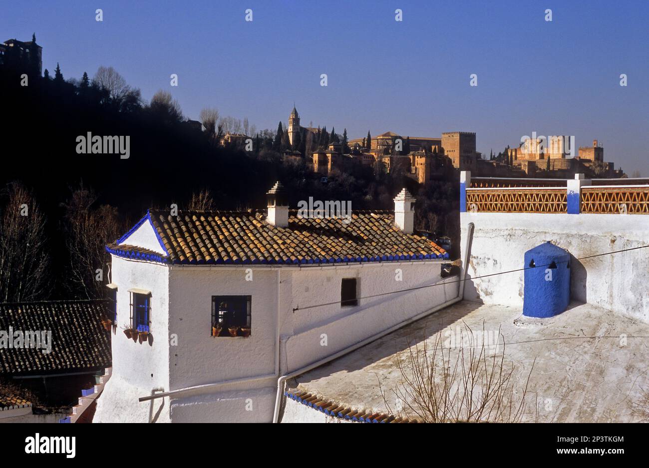 Alhambral vu de Sacromonte (quartier gitan quartier troglodyte), Grenade, Andalousie, Espagne, Europe. Banque D'Images