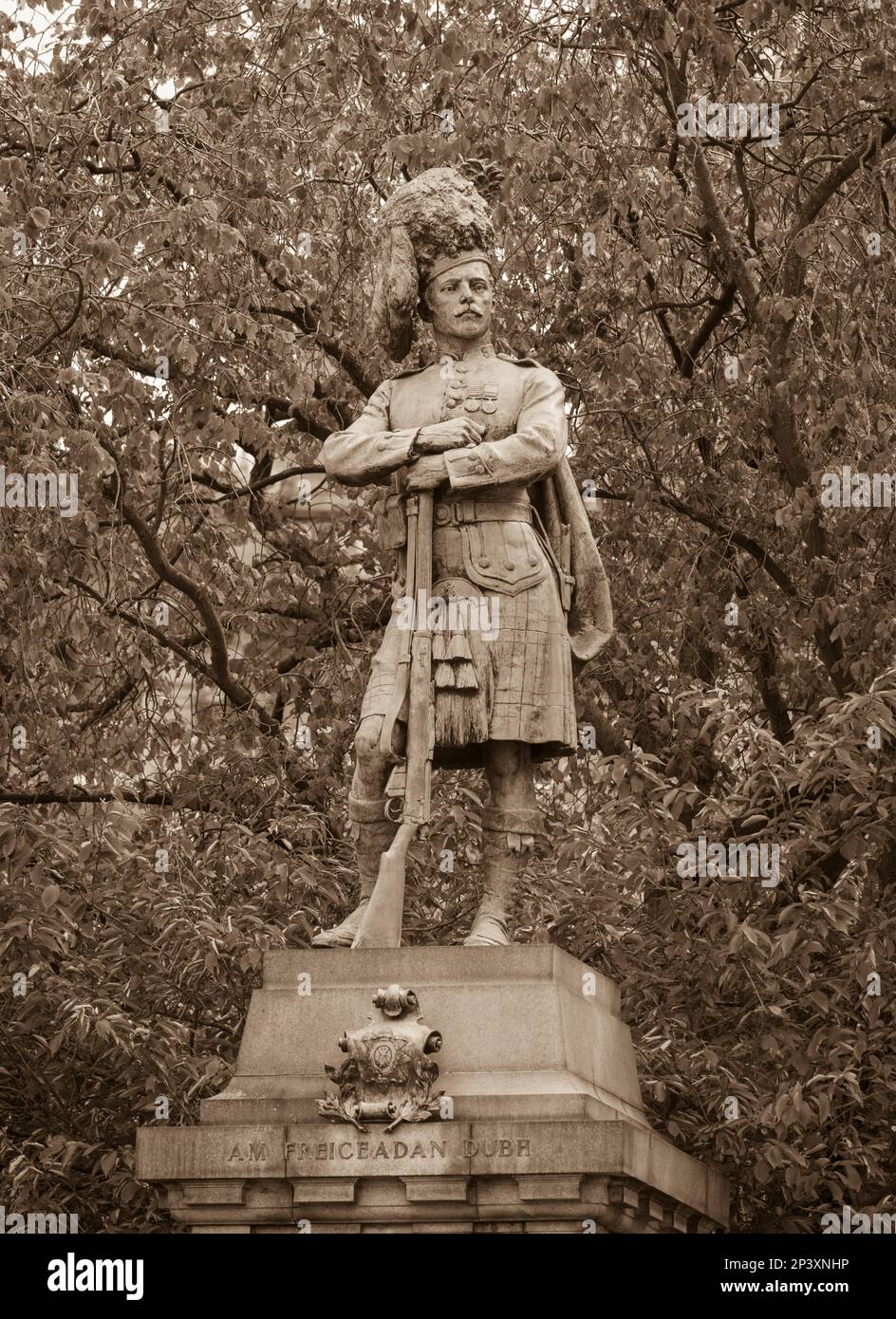 ÉDIMBOURG, ÉCOSSE, EUROPE - la statue du Black Watch Memorial. Banque D'Images