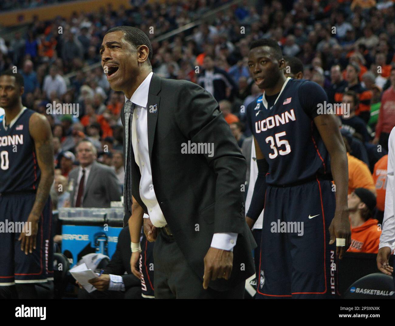 22 March 2014: Connecticut Huskies head coach Kevin Ollie during the third round of the NCAA Div I Men's Championship game between Connecticut Huskies and Villanova Wildcats at the First Niagara Center in Buffalo, NY. (Icon Sportswire via AP Images) Banque D'Images