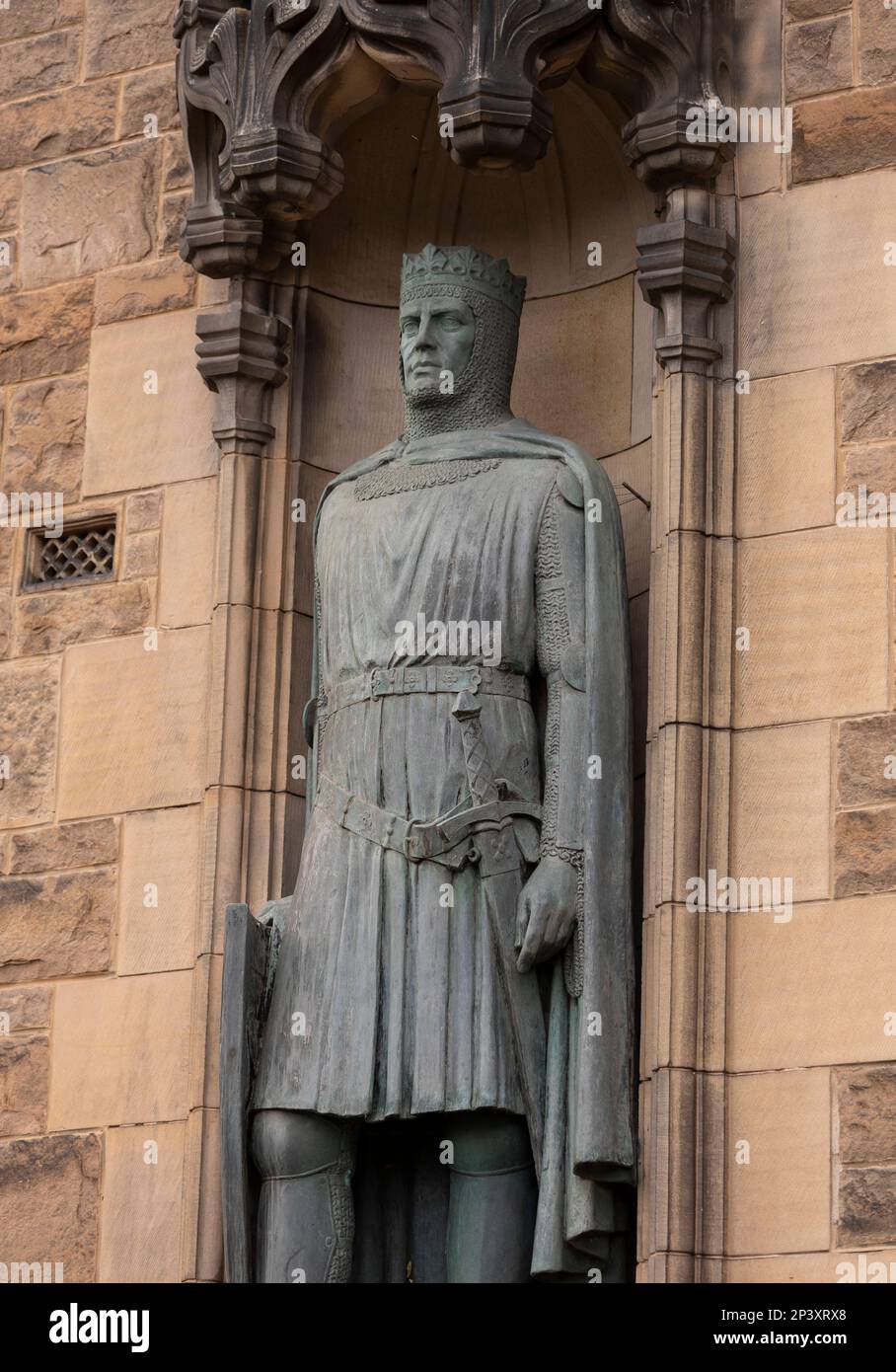 ÉDIMBOURG, ÉCOSSE, EUROPE - Statue de Robert the Bruce, roi des Écossais, à l'entrée du château d'Édimbourg. Sculpteur Thomas Clapperton. Banque D'Images